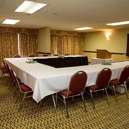 Ramada Plaza Rochester Airport Экстерьер фото