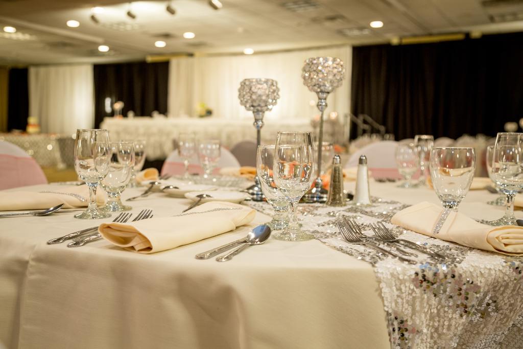 Ramada Plaza Rochester Airport Экстерьер фото