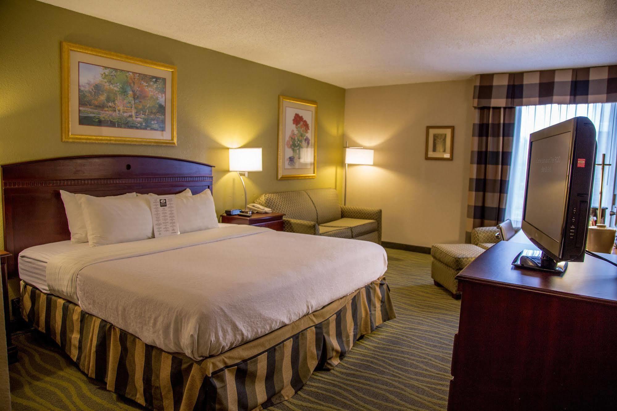 Ramada Plaza Rochester Airport Экстерьер фото